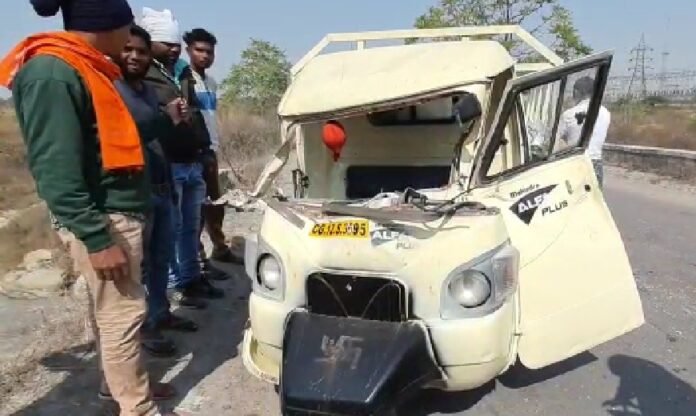 कोरबा से सब्जी लेकर जा रहे ऑटो को ट्रेलर ने मारी ठोकर, दो घायल 1 narmada mata 302