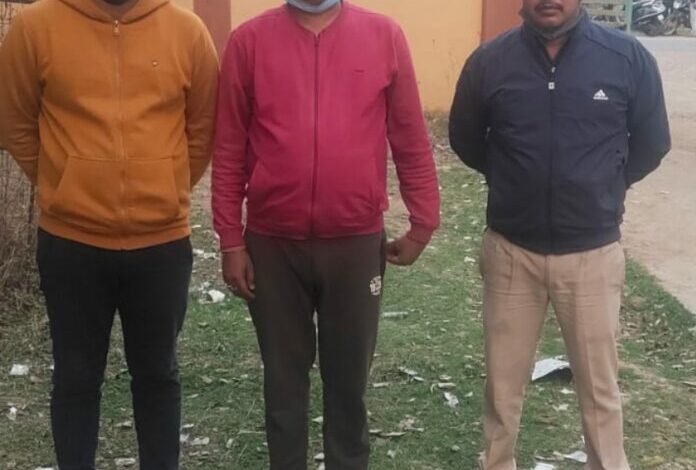 6 लाख रुपए की धोखाधड़ी करने वाले आरोपी गिरफ्तार, न्यायिक हिरासत में भेजा गया 1 narmada mata 339