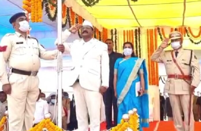 जिले के प्रभारी व खाद्य मंत्री अमरजीत सिंह भगत ने गरियाबंद में किया ध्वजारोहण 1 narmada mata 360