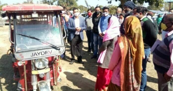 मल्टीयूटीलिटी सेंटर पुसला और घुघरा में कलेक्टर, शर्मा ने आजीविका गतिविधियों का लिया जायजा 1 narmada mata 373