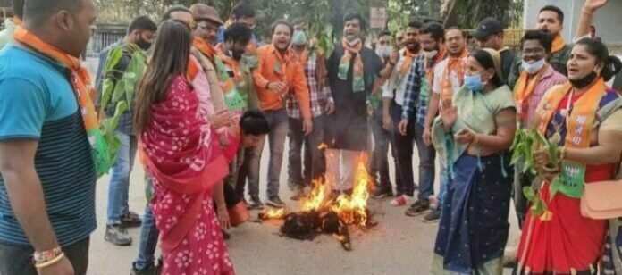 प्रदेश सरकार ने बेशर्मी की हद बेशरम पेड़ से ज्यादा पार कर दी 1 avni 31