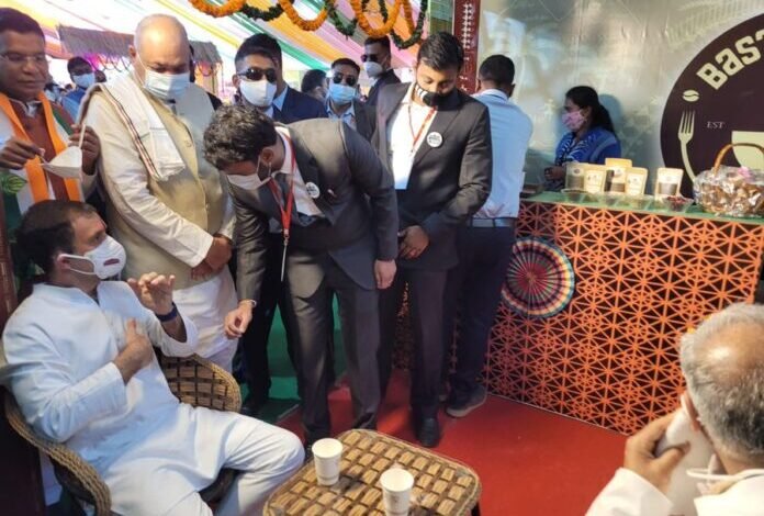 बस्तर कैफे पहुंचे राहुल गांधी,झीरम की फिल्टर कॉफी का लिया आनंद 1 avni 32