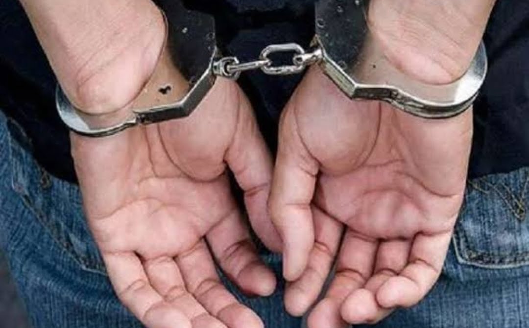 दो ड्रग पेडलर्स को हैदराबाद पुलिस ने किया गिरफ्तार 1 A 184