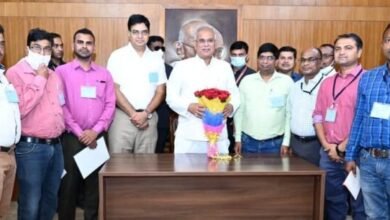 Photo of पुरानी पेंशन योजना लागू होने से जनसंपर्क अधिकारी संघ भी गदगद,मुख्यमंत्री से मिलकर किया आभार व्यक्त