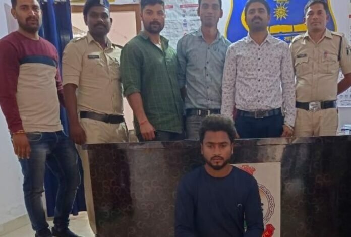 पुलिस ने किया मोबाइल चोरी करने वाले आरोपी को गिरफ्तार 1 A 79