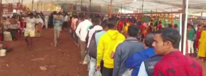 राजिम के कुलेश्वरनाथ धाम मंदिर में उमड़ी श्रद्धालुओं की भीड़ 1 avni 18
