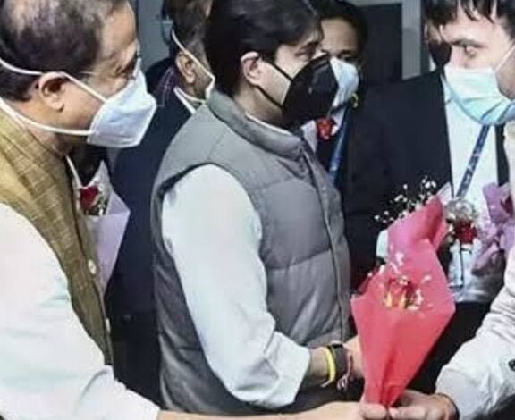 यूक्रेन से भारतीयों को लाने, मोदी के मंत्रियों ने संभाला मोर्चा, छात्रों से मिलकर बढ़ा रहे हौंसला 1 avni 20