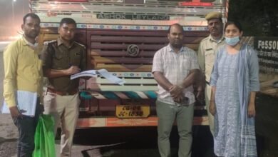 Photo of परिवहन विभाग ने बड़े तादाद में की टैक्स वसूली,वाहनों को किया जब्त,कई जिलों में पहुंचा उड़नदस्ता दल