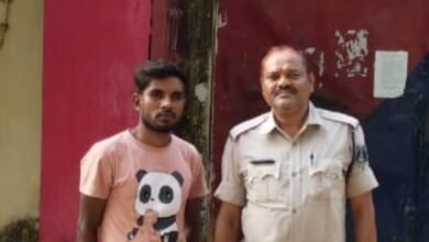 Photo of अवैध शराब कारोबारियों के विरुद्ध पुलिस कर रही लगातार कार्रवाई, मदिरा जब्त