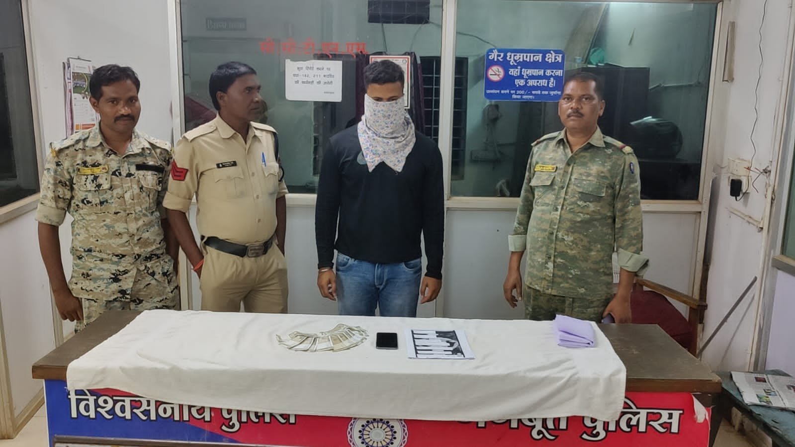 आईपीएल में ऑनलाइन पैसा लगाते सट्टा कारोबारी को बस्तर पुलिस ने किया गिरफ्तार 1 Chairman of Minorities Commission Mr. Chhabra handed over the key of motorized tricycle to Divyang Jaswant 3