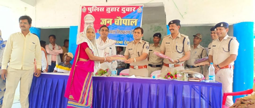 पुलिस अधीक्षक ने लगाया जन चौपाल, ‘तुंहर पुलिस तुंहर द्वार’ के अंतर्गत समस्याओं का किया गया समाधान 1 avni 161