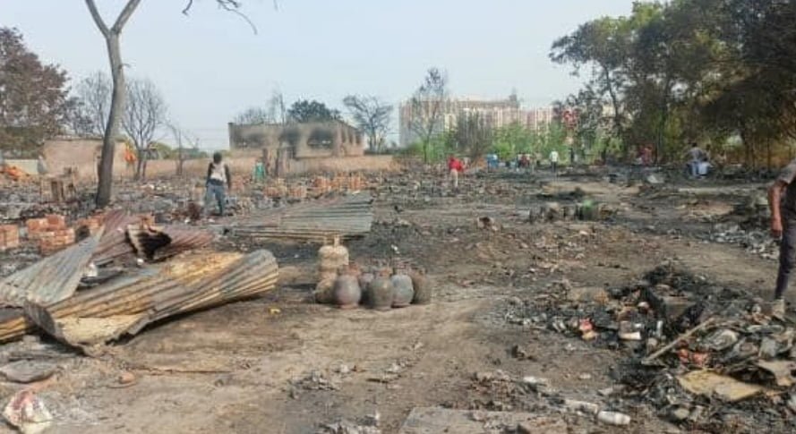 गाजियाबाद के ग्राम कनावनी क्षेत्र स्थित झुग्गियों में लगी भीषण आग, 49 गायों की मौत 1 avni 87