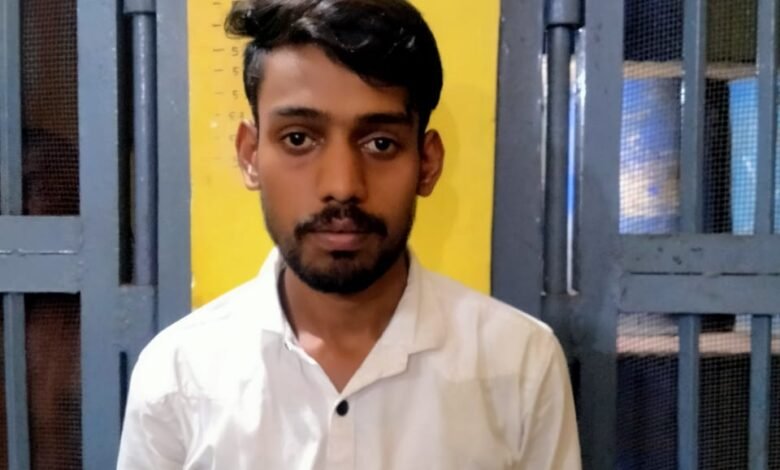 होटल संचालक अवैध शराब बिक्री करनेे के मामले में गिरफ्तार 1 Hotel operator arrested for selling illegal liquor
