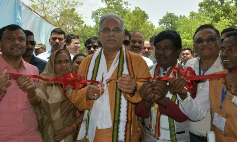 रायपुर : ग्लेजिंग यूनिट के माध्यम से हुनर निखारकर आर्थिक आय के लिए कुम्हारो को मिलेगा बड़ा अवसर 1 Raipur: By improving skills through glazing unit, potters will get a big opportunity for economic income