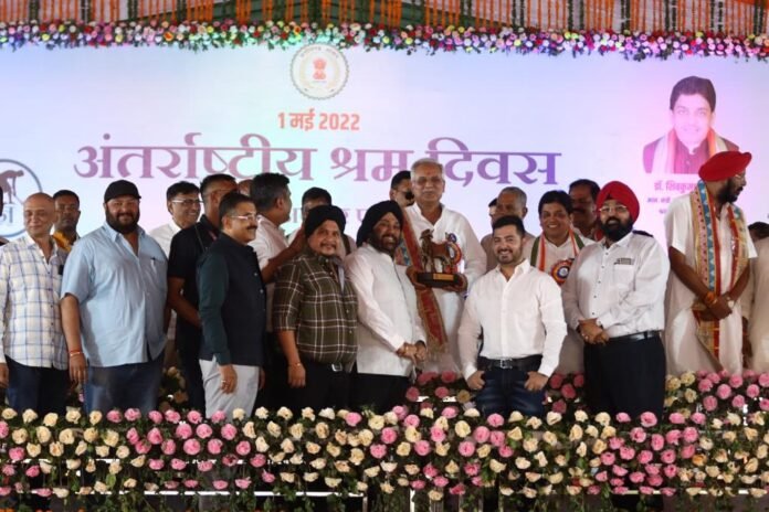 मुख्यमंत्री की पहल पर बोरे-बासी होटलों के मेन्यू में शामिल,विदेशी मेहमानों ने चखा स्वाद 1 The society of the sons of the region who spread the light of freedom by tearing apart the darkness of slavery will always be indebted. 5