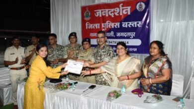 Photo of बस्तर पुलिस ने चलाए जा रहे जनदर्शन कार्यक्रम के तहत पथरागुड़ा में लगाए जनचौपल सीसीटीव कैमरा, सायबर अपराध, अभिव्यक्ति एप के संबंध में किया गया जनता को जागरूक
