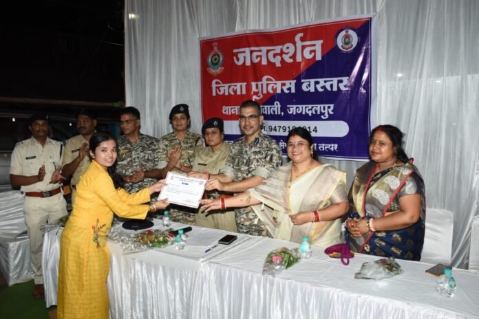 बस्तर पुलिस ने चलाए जा रहे जनदर्शन कार्यक्रम के तहत पथरागुड़ा में लगाए जनचौपल सीसीटीव कैमरा, सायबर अपराध, अभिव्यक्ति एप के संबंध में किया गया जनता को जागरूक 1 The society of the sons of the region who spread the light of freedom by tearing apart the darkness of slavery will always be indebted. 58