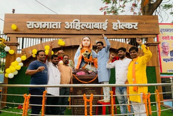 राजमाता अहिल्याबाई होल्कर को जयंती पर भाजपा पिछड़ा वर्ग मोर्चा ने किया नमन 1 The society of the sons of the region who spread the light of freedom by tearing apart the darkness of slavery will always be indebted. 73