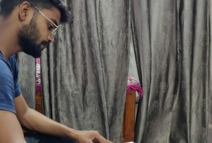 गोबर बेचकर मिली राशि से चन्द्र प्रताप ने भरी कॉलेज की फीस, अपनी पढ़ाई का खर्च खुद उठाने का सपना हुआ पूरा 1 The society of the sons of the region who spread the light of freedom by tearing apart the darkness of slavery will always be indebted. 81