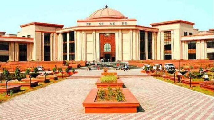 शिक्षकों को पदोन्नति के लिए करना होगा इंतजार,डेढ़ माह बाद फिर होगी सुनवाई 1 Teachers will have to wait for promotion, hearing will be held again after one and a half months