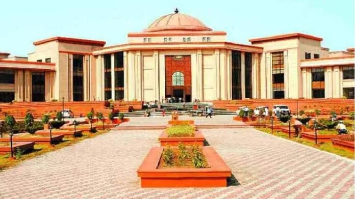 शिक्षकों को पदोन्नति के लिए करना होगा इंतजार,डेढ़ माह बाद फिर होगी सुनवाई 1 Teachers will have to wait for promotion, hearing will be held again after one and a half months