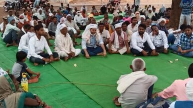 Photo of आप प्रतिनिधिमंडल ने किसानों से की मुलाकात,सूरज उपाध्याय ने कहा-छत्तीसगढ़ सरकार आंदोलन को कुचलने की कोशिश कर रही￼￼
