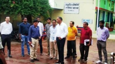 Photo of एसडीएम व तहसील कार्यालय खड़गवां के औचक निरीक्षण में पहुंचे ओएसडी ध्रुव