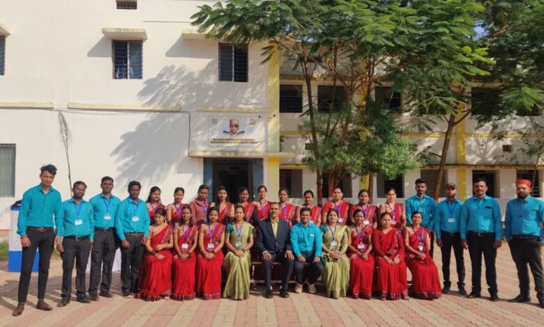 वानांचल के बच्चे भी अब निजी स्कूल के तर्ज पर शासकीय अंग्रेजी माध्यम स्कूल में कर रहें हैं पढ़ाई 1 The society of the sons of the region who spread the light of freedom by tearing apart the darkness of slavery will always be indebted. 122