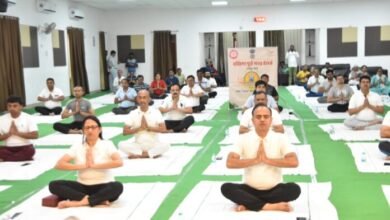 Photo of डीआरएम और अध्यक्ष सेक्रो ने रायपुर रेल मंडल परिवार के साथ किया योग