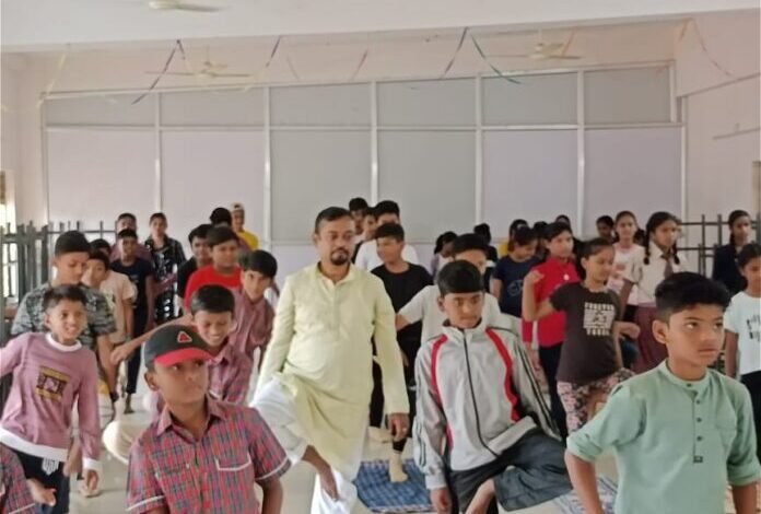 डीएवी मुख्यमंत्री पब्लिक स्कूल जावंगा में मनाया गया अंतर्राष्ट्रीय योग दिवस 1 The society of the sons of the region who spread the light of freedom by tearing apart the darkness of slavery will always be indebted. 128