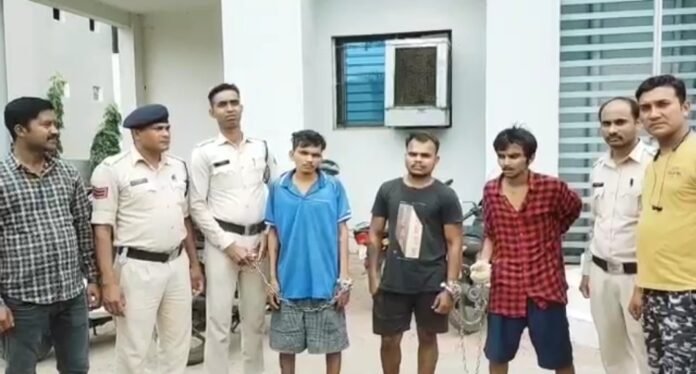 रायपुर में देर रात हत्या,तीन भाइयों ने दो लोगों को पीटा,एक की मौत दूसरा घायल 1 The society of the sons of the region who spread the light of freedom by tearing apart the darkness of slavery will always be indebted. 140