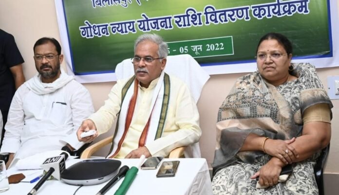 सीएम ने गोधन न्याय योजना के हितग्राहियों को किया 15.37 करोड़ रुपए का ऑनलाइन भुगतान 1 The society of the sons of the region who spread the light of freedom by tearing apart the darkness of slavery will always be indebted. 35