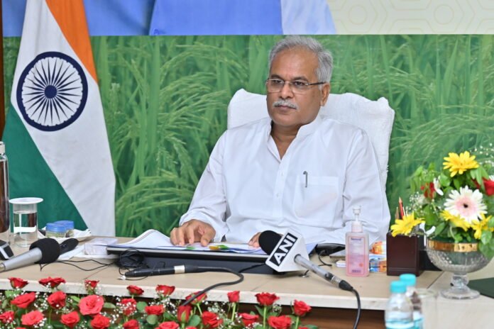 भूपेश बघेल ने केंद्र सरकार पर साधा निशाना,कहा-वादा आय दोगुनी करने का और सिर्फ 100 रुपए समर्थन मूल्य में वृद्धि 1 The society of the sons of the region who spread the light of freedom by tearing apart the darkness of slavery will always be indebted. 60