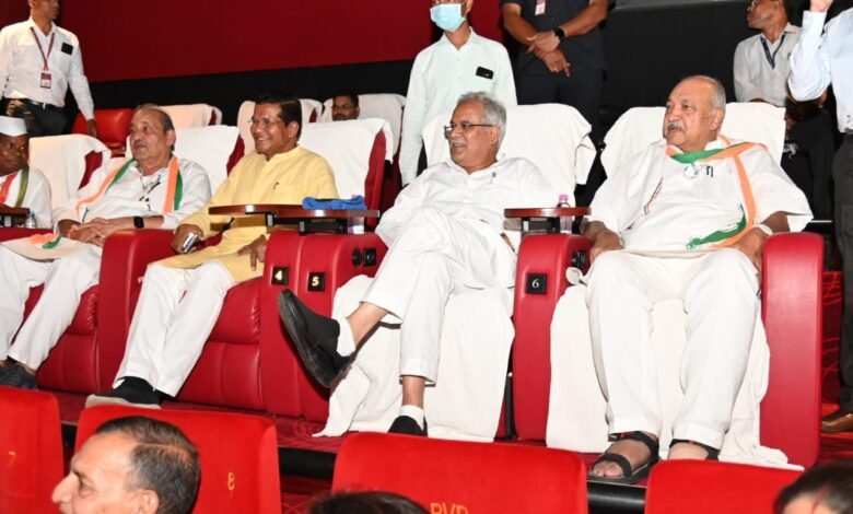 सीएम भूपेश बघेल ने देखी नेशनल फ़िल्म अवार्ड से सम्मानित फ़िल्म ‘भूलन द मेज 1 The society of the sons of the region who spread the light of freedom by tearing apart the darkness of slavery will always be indebted. 7