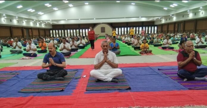 इंदिरा गांधी कृषि विश्वविद्यालय में योग शिविर का आयोजन,250 से अधिक लोगों ने किया योगाभ्यास 1 The society of the sons of the region who spread the light of freedom by tearing apart the darkness of slavery will always be indebted. 86