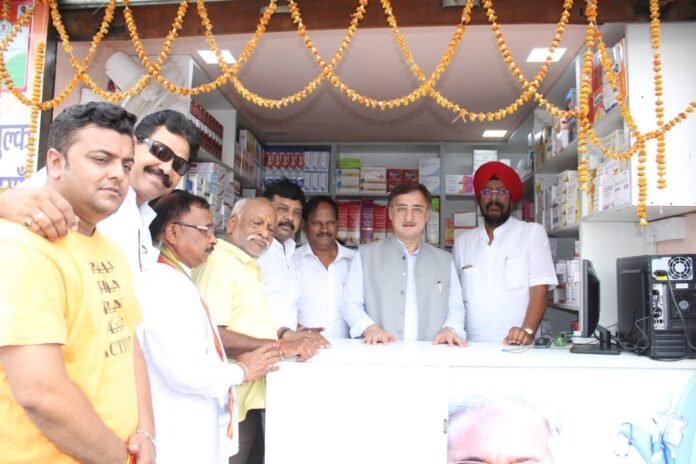 विधायक जुनेजा के ‘दवाइयों के लंगर’ पहुँचे राज्यसभा सांसद विवेक तन्खा 1 The society of the sons of the region who spread the light of freedom by tearing apart the darkness of slavery will always be indebted. 89