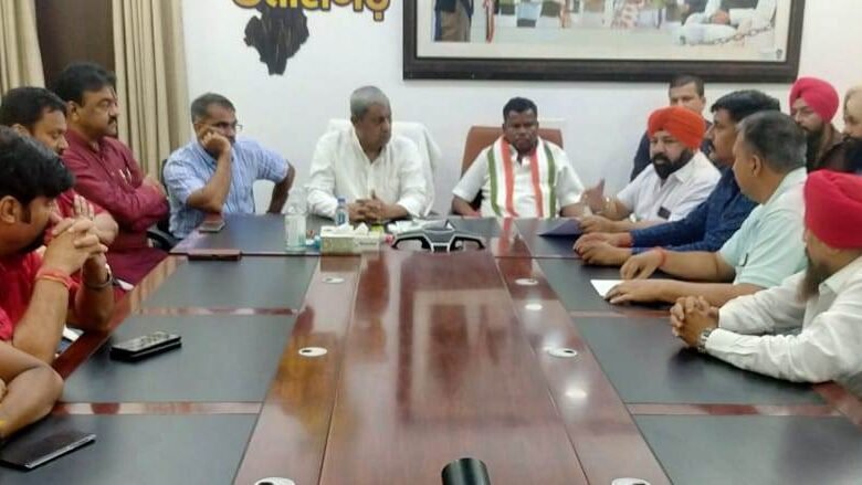परिवहन मंत्री अकबर ने कराया परिवहन संघों के विवाद का पटाक्षेप 1 The society of the sons of the region who spread the light of freedom by tearing apart the darkness of slavery will always be indebted. 9