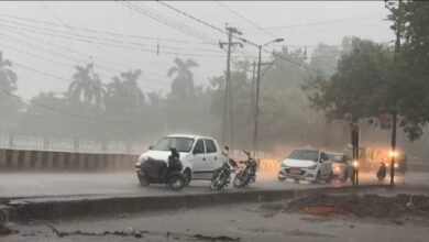 Photo of राजधानी में गरज चमक के साथ हो रही है झमाझम बारिश, गर्मी से मिली राहत