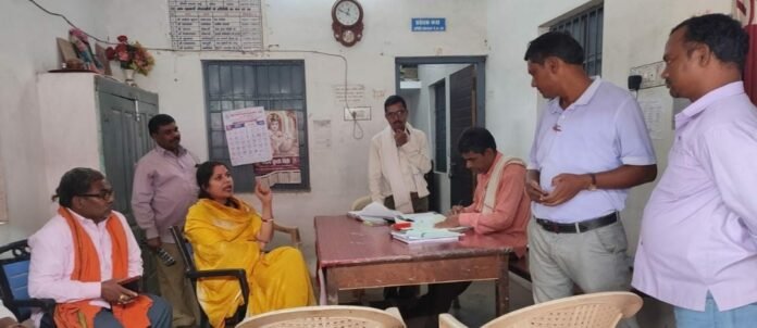 विधायक ने शंकरदाह सोसाइटी का किया निरीक्षण, किसानों से की चर्चा 1 photo 4