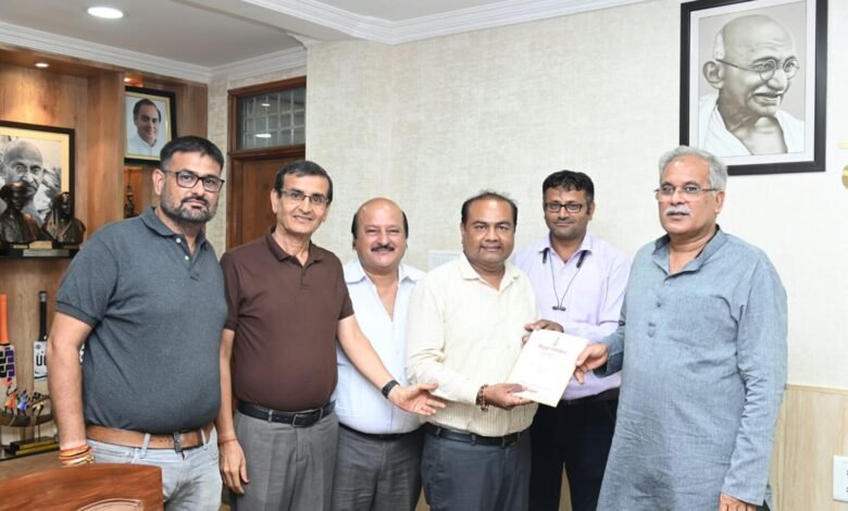 मुख्यमंत्री को चातुर्मास कलश स्थापना के कार्यक्रम में शामिल होने का आमंत्रण 1 A 18
