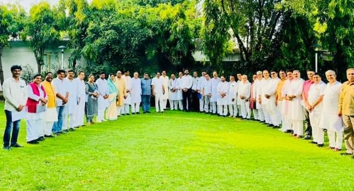 आगामी विधानसभा चुनावों को लेकर AICC की बैठक संपन्न, छत्तीसगढ़ से शामिल हुए कैबिनेट मंत्री अमरजीत भगत ने कहा कि : गुजरात मॉडल का सच जनता को दिखाएंगे, और जुमले वाली सरकार को हटाएंगे….. 1 A 34