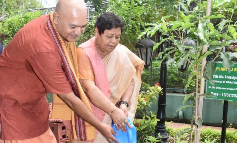 राज्यपाल उइके ने राजभवन में किया वृक्षारोपण 1 A 38