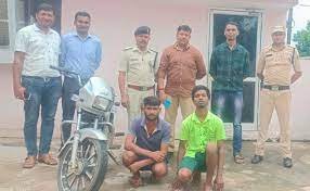 मोटर सायकल चोरी करने वाले दो आरोपियों को कोतवाली एवं सायबर टीम ने किया गिरफ्तार 1 A 45