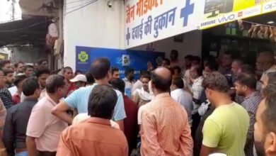 Photo of पॉलीथिन जब्ती के नाम पर व्यपारियो के साथ निगम अधिकारी कर रहे मनमानी