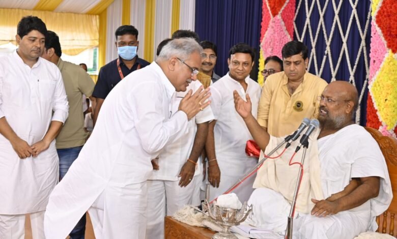 मुख्यमंत्री बघेल शामिल हुए राष्ट्र संत ललितप्रभ सागर जी के दिव्य सत्संग प्रवचन माला के कार्यक्रम में 1 A 64