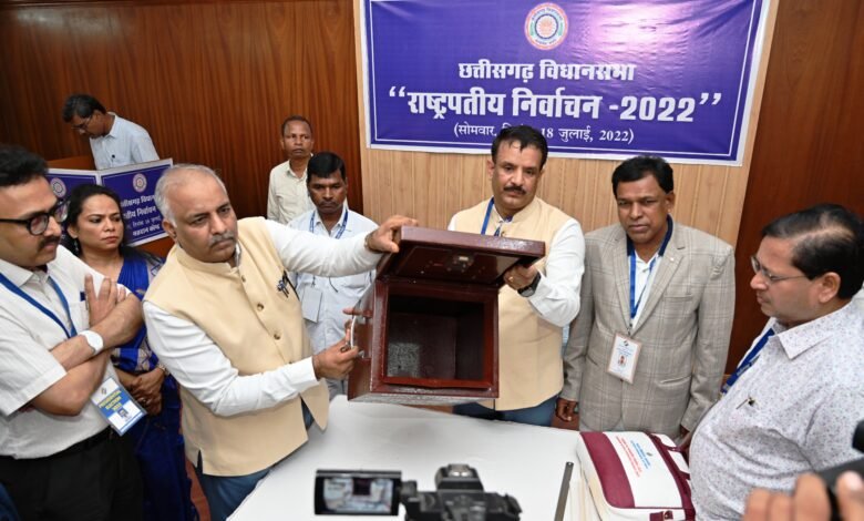 राष्ट्रपति निर्वाचन के लिए प्रदेश के सभी 90 विधायकों ने डाले वोट, सहायक रिटर्निंग ऑफिसर सीलबंद मतपेटी को लेकर जाएंगे नई दिल्ली 1 A 74