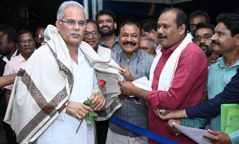 मुख्यमंत्री भूपेश बघेल से मानिकपुरी पनिका समाज के प्रतिनिधि मण्डल ने की सौजन्य मुलाकात 1 Subscribe karei 4rth eye news 24