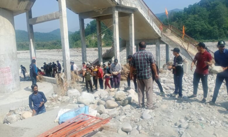 गोडाउन से 300 पेटी टाइल्स चोरी,तीन चोर हुए कैमरे में कैद 1 photo 14