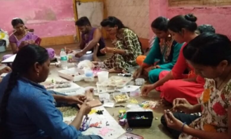 दिव्यांग गिरजा ने हिम्मत और हुनर से पाई सफलता 1 photo 15