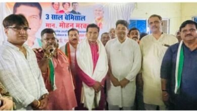 Photo of प्रदेश कांग्रेस अध्यक्ष मोहन मरकाम के कार्यकाल के 3 साल पूरे होने पर कार्यकर्ताओं ने किया सम्मानित
